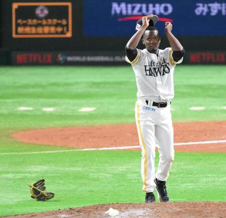 【写真】激レア過ぎる感情爆発　歯を食いしばってグラブを叩き付けるモイネロの顔がすごっ！