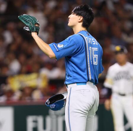 　６回、山川に死球を与え、謝罪する達（撮影・中島達哉）