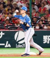 　３回、周東の一ゴロを二塁へ悪送球する清宮