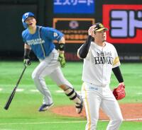 　９回、清宮幸（奥）を左飛に打ち取る杉山（撮影・伊藤笙子）