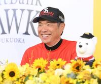 　ＣＳ突破を決め、会見で笑顔を見せる小久保監督（撮影・伊藤笙子）