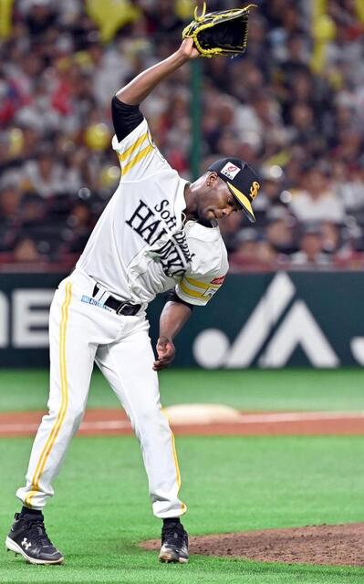プロ野球選手グラブ ソフトバンク モイネロが四球与え激高 マウンドでグラブをたたきつける