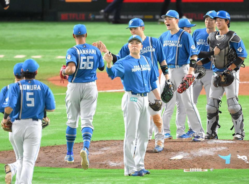 　３連勝で逆王手を掛けた日本ハムナイン（撮影・伊藤笙子）