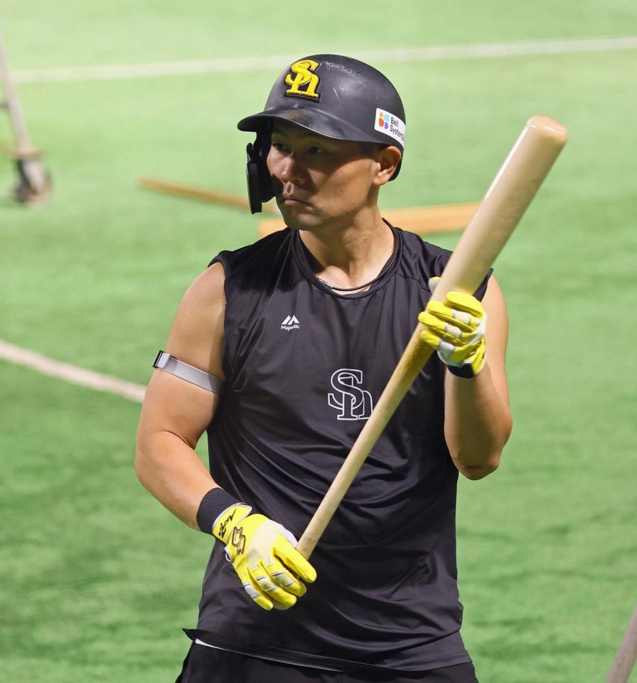 中村晃　バット ソフトバンク・中村晃が試合前練習に姿を見せる 負けられない最終決戦