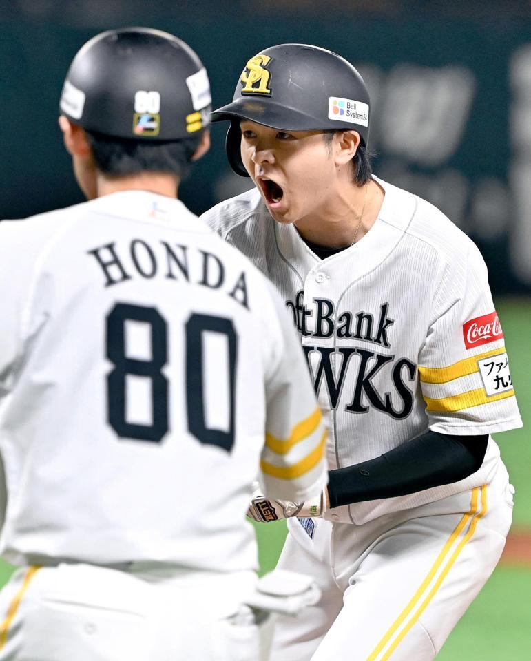 　５回、勝ち越し打を放ち、ほえる川瀬