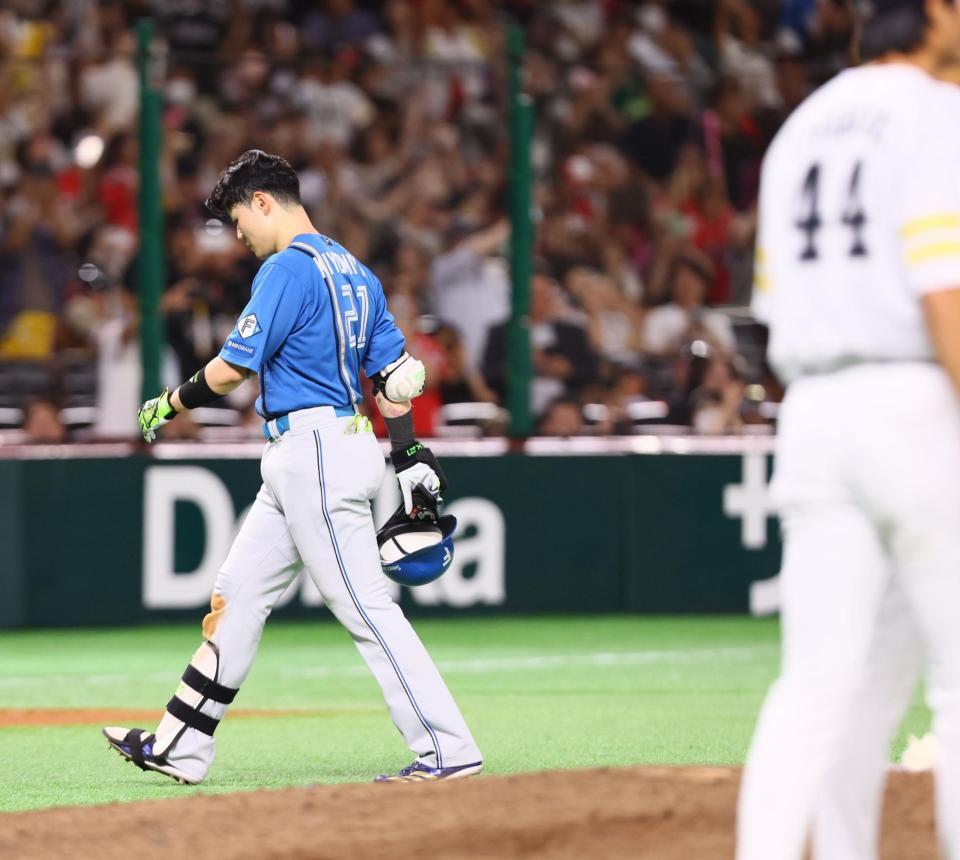 　ソフトバンクに敗戦し、引き揚げる清宮幸（撮影・中島達哉）