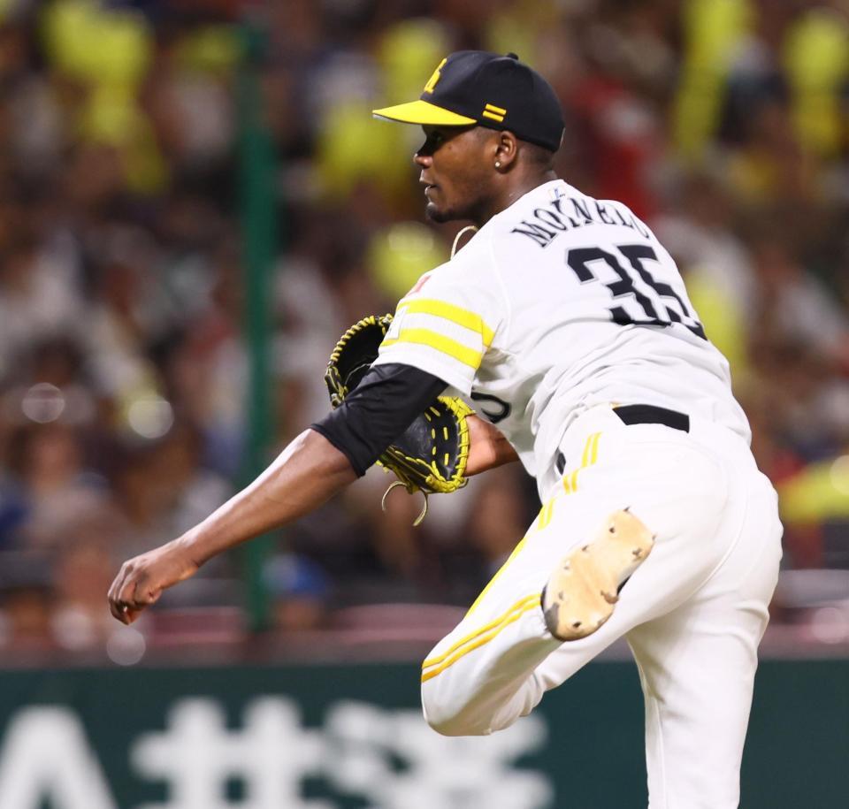 　７回、力投するモイネロ（撮影・中島達哉）