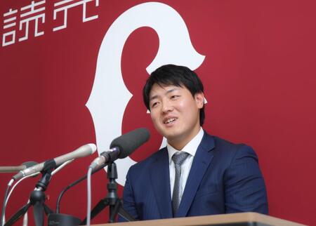 　ポスティングでのＭＬＢ挑戦を表明する岡本（撮影・吉澤敬太）