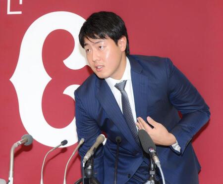 　ポスティングでのＭＬＢ挑戦を表明する岡本（撮影・吉澤敬太）