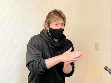 　スカウト会議後に取材に応じる新庄監督