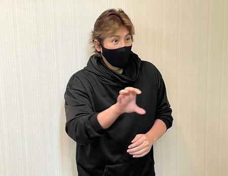 　スカウト会議後に取材に応じる新庄監督