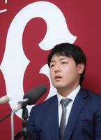 　ポスティングでＭＬＢへ挑戦することを表明する岡本（撮影・吉澤敬太）