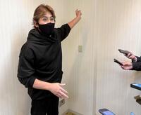 　スカウト会議に出席後、取材に応じる新庄監督