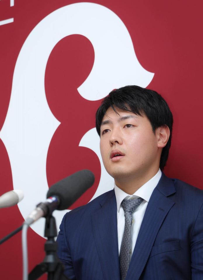 　ポスティングでＭＬＢへ挑戦することを表明する岡本（撮影・吉澤敬太）