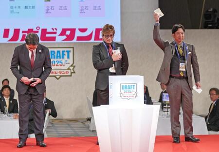 【写真】佐々木麟太郎を引き当てた元メジャーリーガー　気合入りまくりの顔がスゲェ～