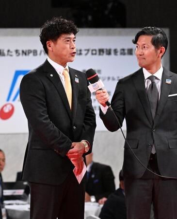 　スタンフォード大・佐々木麟太郎の交渉権を獲得し、インタビューに答える城島ＣＢＯ