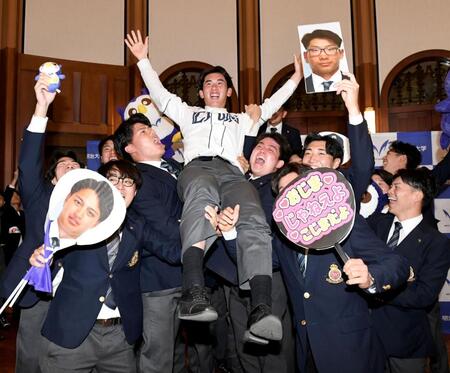 明大・小島は西武１位指名に「ホッとした気持ちが一番」西口監督は来春キャンプ１軍スタート明言