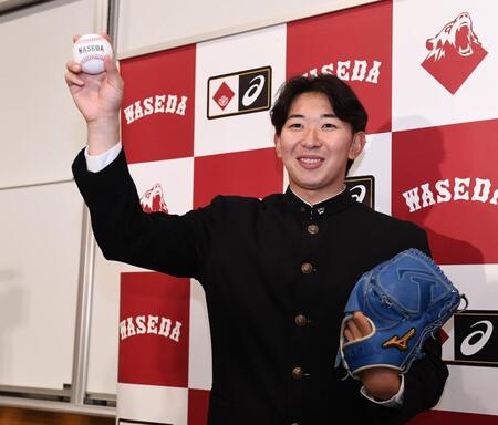 　ポーズを決める早大・伊藤樹（撮影・園田高夫）