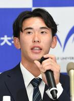 　西武から１位指名を受けた明大・小島大河（撮影・佐藤厚）