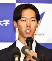 　日本ハムから１位指名を受けた明大・大川慈英