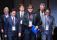 　入場する新庄監督（中央）＝撮影・堀内翔