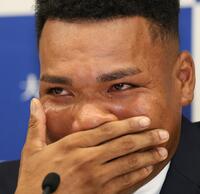 　日本ハムから２位指名を受け、感極まる大院大のエドポロ・ケイン（撮影・中田匡峻）