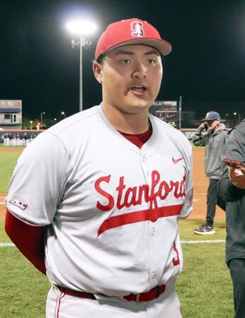 　ソフトバンクから１位指名を受けた佐々木（共同）