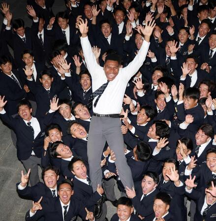 日本ハム2位 エドポロ男泣き 雪辱のプロ入り果たす 新庄監督に弟子入り宣言「外野の守備のやり方を聞きたい」