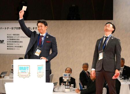 　健大高崎・石垣の交渉権を獲得したサブロー監督。（撮影・堀内翔）