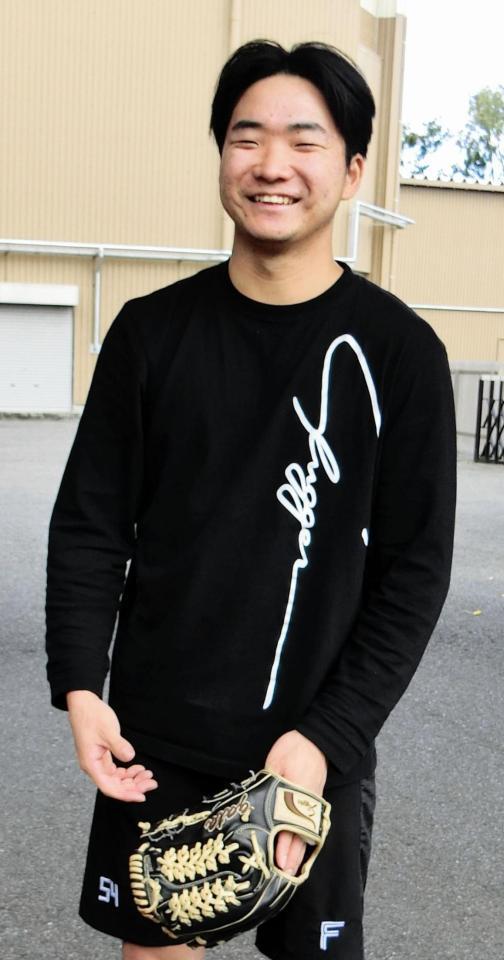 　笑顔を見せる山県