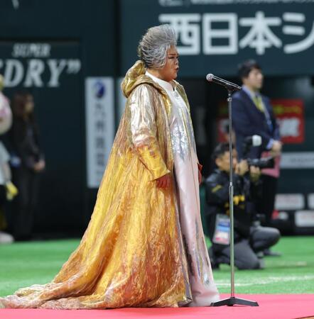 圧倒的な存在感　天性の男性ソプラノ歌手・岡本知高の国歌独唱にＳＮＳ沸く「やっぱりレベチやな」「バケモンみたいな音量の声出てて尊敬」「染みる」