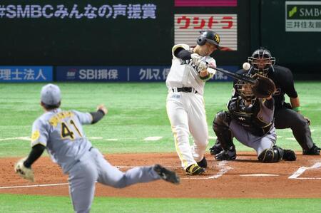 【写真】やってやったぜ! ベンチへ向かってガッツポーズのソフトバンク近藤