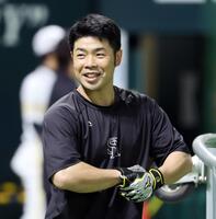 　打撃練習に臨む近藤