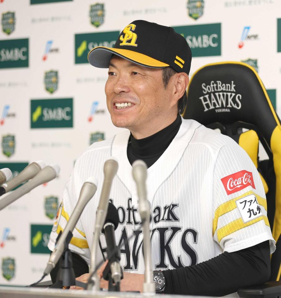 　会見する小久保監督（撮影・北村雅宏）