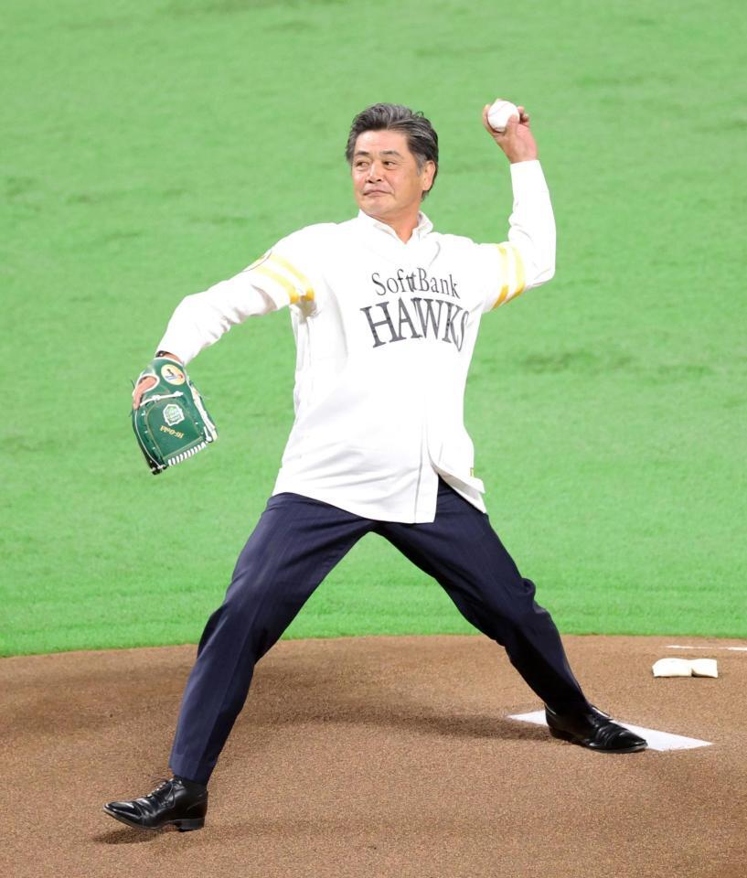 　始球式を務める工藤公康氏（撮影・立川洋一郎）