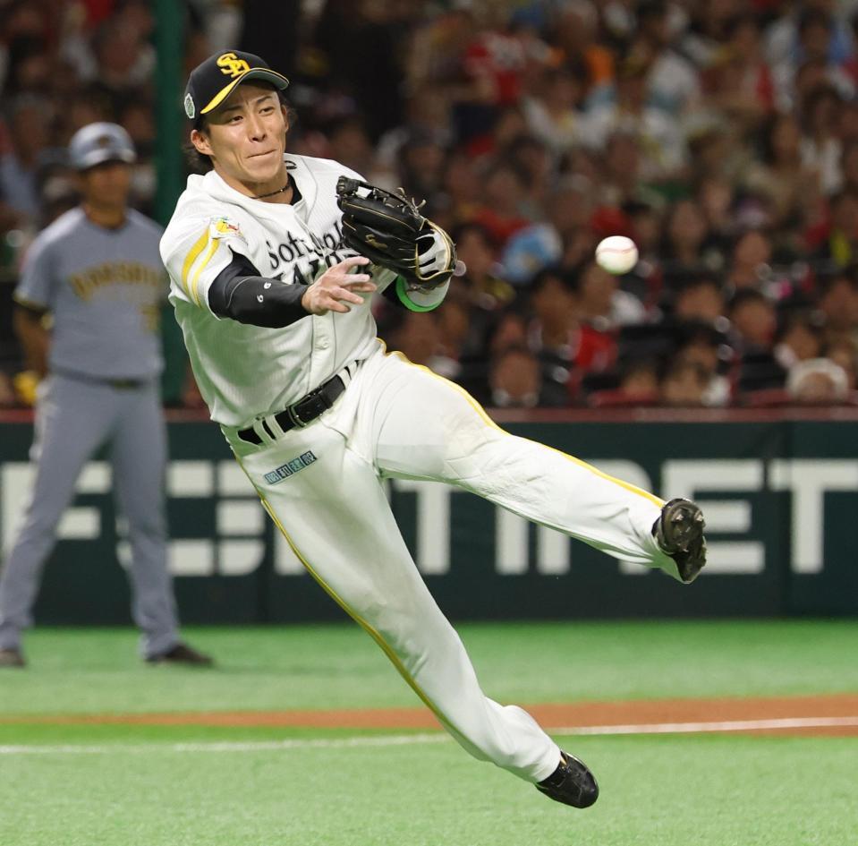 　２回、島田の三ゴロを処理する野村