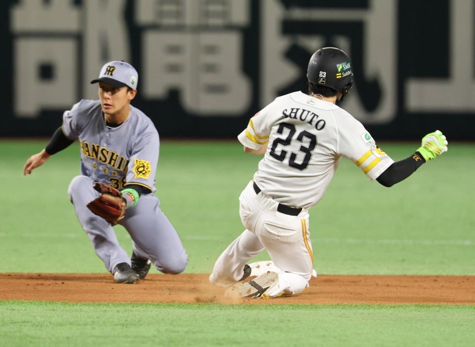 　１回、二盗を決める周東