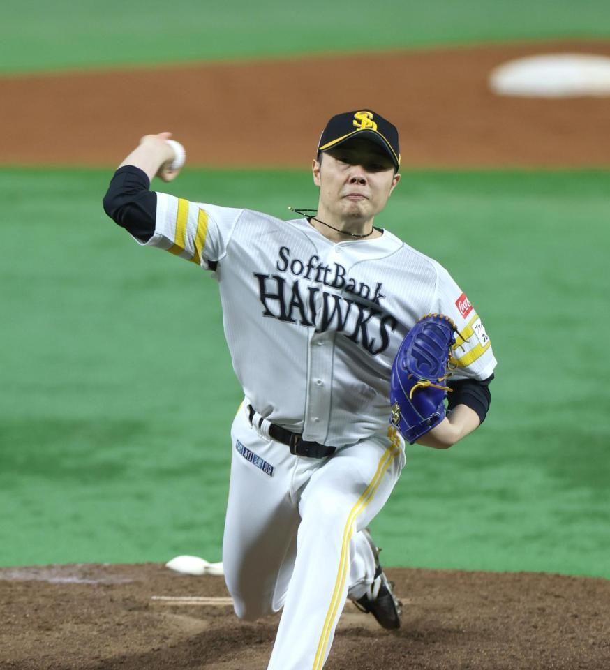 　８回から登板する松本裕（撮影・北村雅宏）