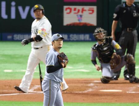 　２回、山川に３ランを浴びぼうぜんの岩貞（撮影・金田祐二）