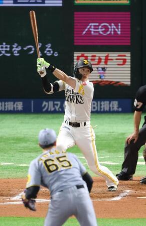 　７回、二塁打を放ち１試合５安打（撮影・金田祐二）