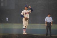 　先発して力投する神戸国際大付・宮田