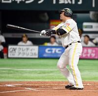 　１回、山川が右中間に２点二塁打を放つ