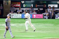 　２回、山川の３ランを厳しい表情を見せる阪神ナイン（撮影・山口登）