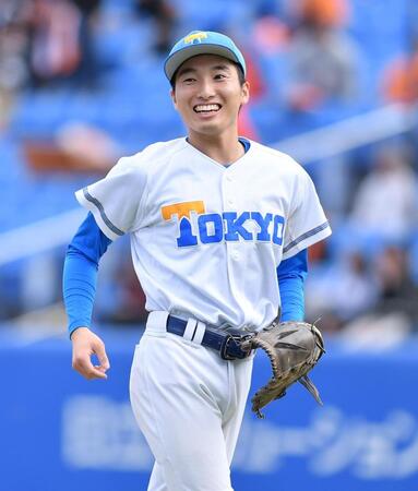 　３回、法大・野崎慎裕を見逃し三振に仕留め笑顔がはじける東大・渡辺向輝（撮影・開出牧）