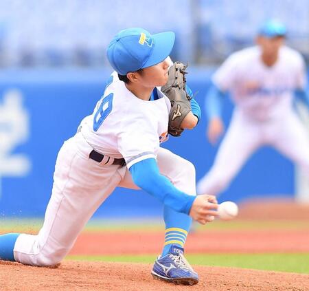 　力投する東大・渡辺向輝（撮影・開出牧）