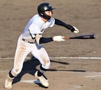 　タイブレークの１０回、右越えにサヨナラ打を放つ半田