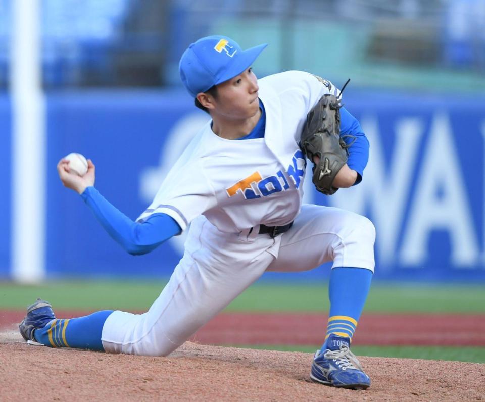 　法大打線に立ち向かう東大・渡辺向輝（撮影・佐藤厚）