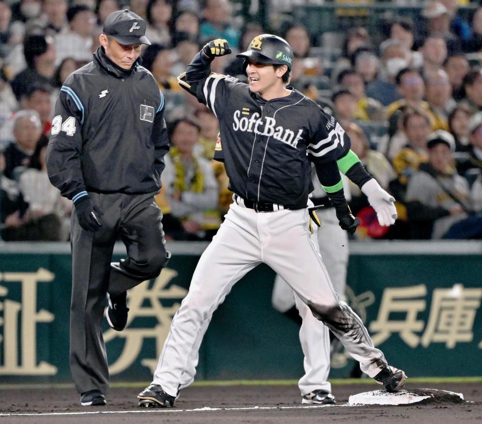 　６回、勝ち越し三塁打を放った柳町