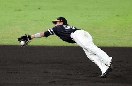 【写真】野村がピンチ救うスーパーキャッチ！甲子園がため息
