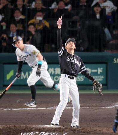 　３回、佐藤輝を中飛に打ち取った大津